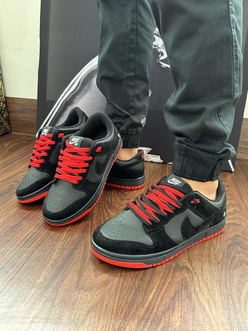 Tênis Nike DUNK Low Low Black Pigeon"