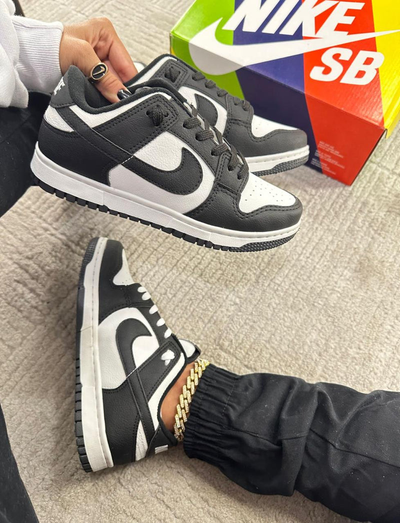 Tênis Nike DUNK Low - Primeira linha